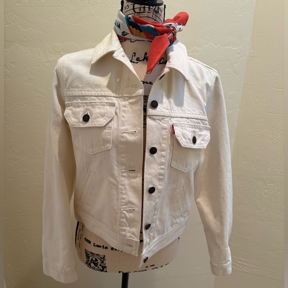 Levi's Cream Jean Jacket Classic Denim Style ,Like New